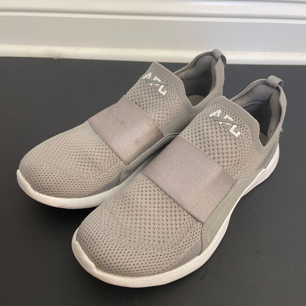 Womens 8.5 APL